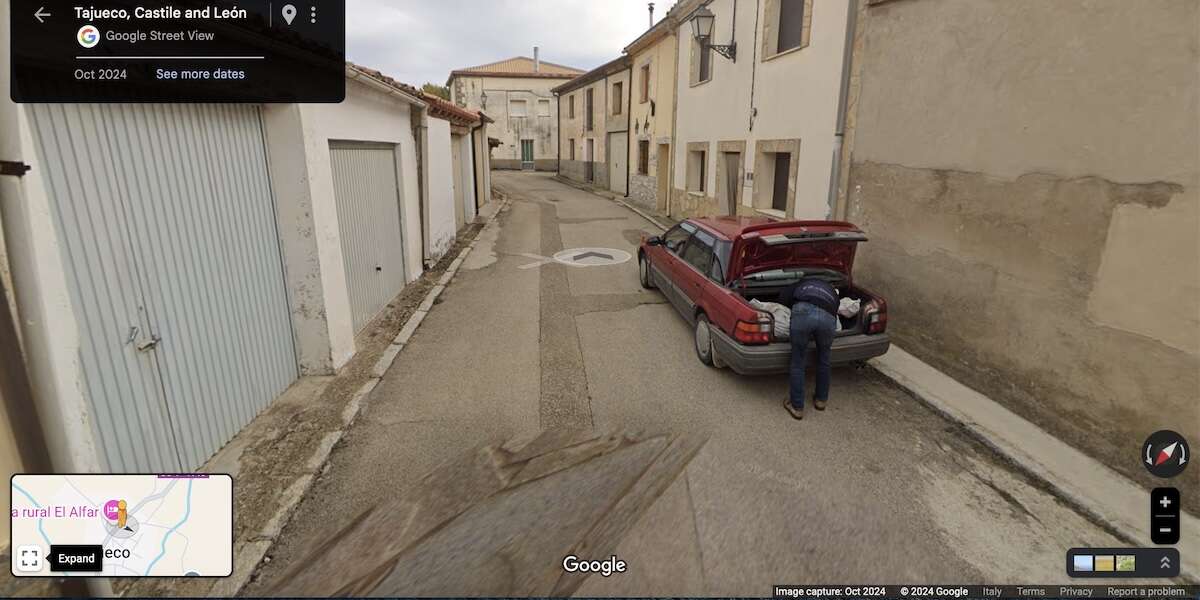 L’omicidio scoperto anche grazie a Google MapsE a una foto scattata da Google Street View che mostra un uomo caricare un cadavere su un'auto: è successo in un piccolo paesino della Spagna