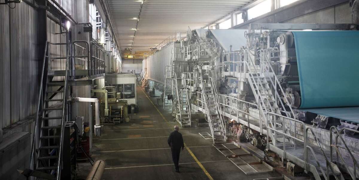 A Fabriano non si fa più la carta per le fotocopieÈ un settore molto in crisi, tanto che lo storico stabilimento marchigiano ha fermato la produzione di fogli A4 ed eliminerà molti posti di lavoro