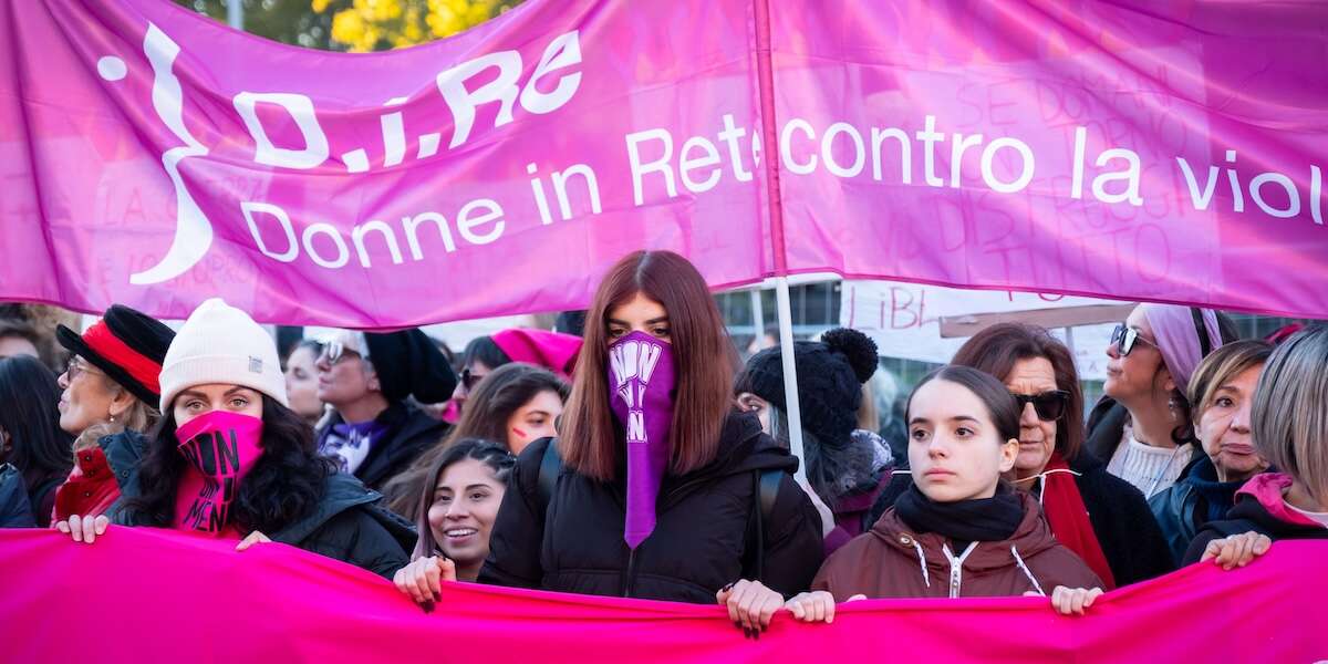 Sono stati sbloccati i fondi per il “reddito di libertà”, con grande ritardoIl contributo economico per le donne vittime di violenza è finanziato con 30 milioni ma per il 2024 non erano ancora stati erogati