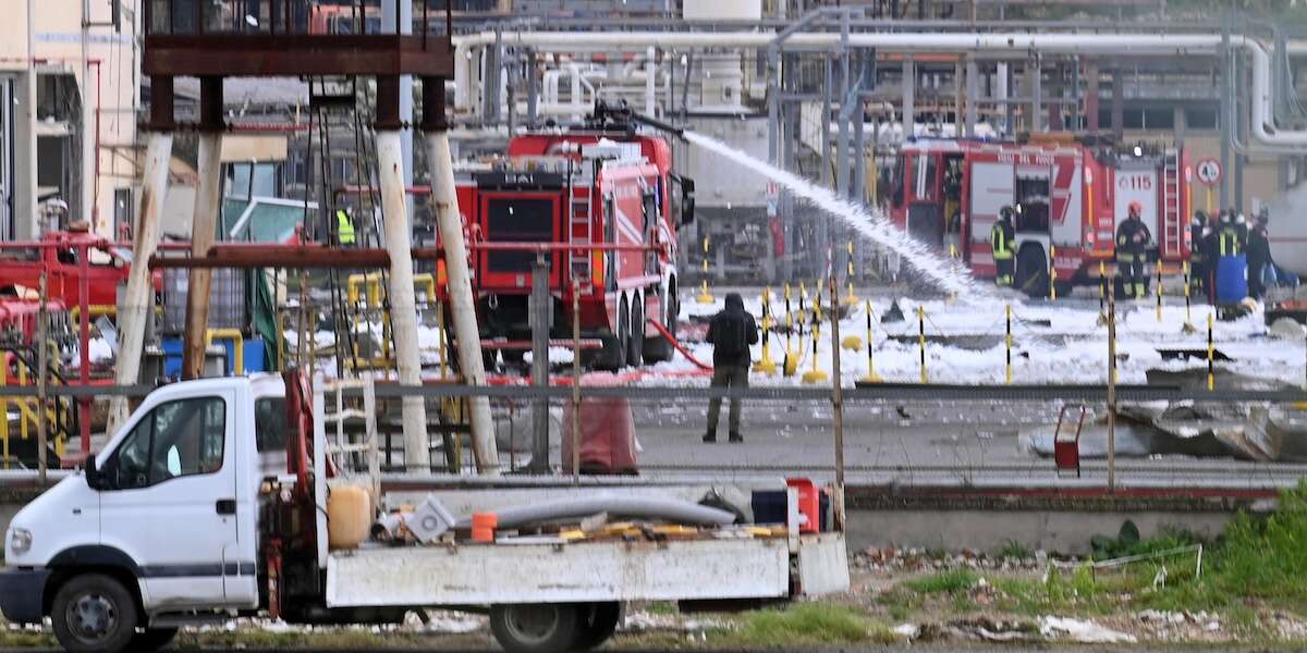 Cosa sappiamo dell’esplosione nel deposito di Eni vicino a FirenzeDue persone sono morte, 26 sono ferite, tre ancora non si trovano e la procura ha aperto un'inchiesta