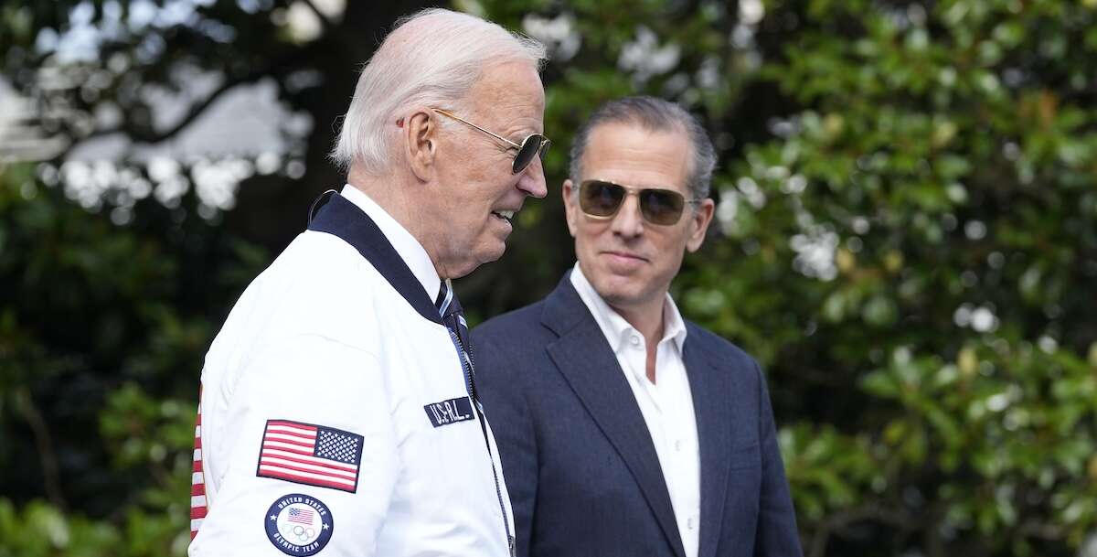 Joe Biden ha concesso la grazia al figlio HunterPer le accuse di possesso illegale di arma da fuoco e evasione fiscale, nonostante avesse detto che non lo avrebbe fatto