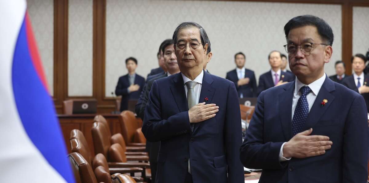 In Corea del Sud è stato rimosso anche il presidente a interimEra in carica da 12 giorni, ma il parlamento ha approvato il suo impeachment accusandolo di proteggere l'ex presidente, quello della legge marziale