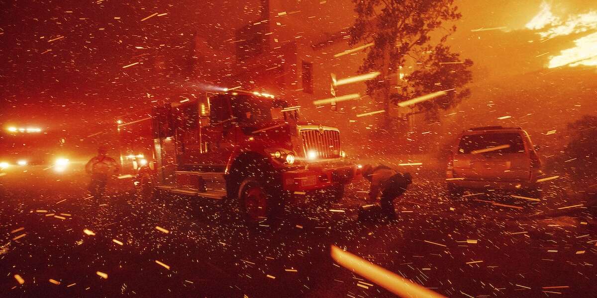 Gran parte di Malibu, vicino a Los Angeles, è stata evacuata per un incendio in rapida espansione nelle vicinanze