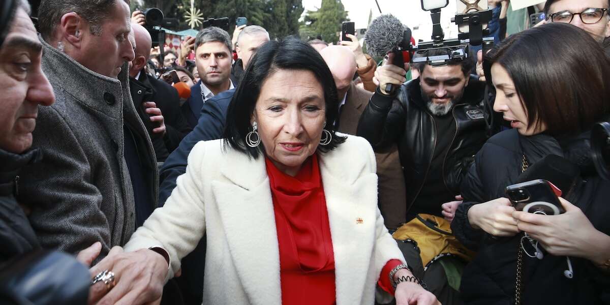 In Georgia si è insediato il nuovo presidenteTra molte proteste e con la ex presidente Salomé Zourabichvili che ha detto di ritenersi ancora la presidente legittima del paese