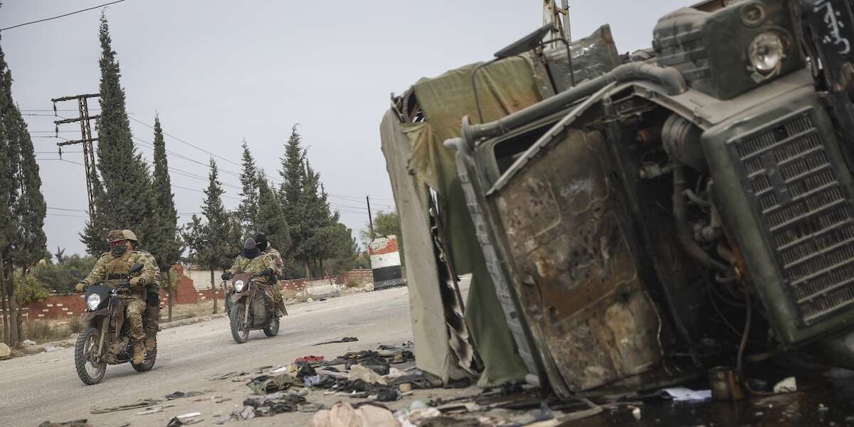 Assad sta perdendo la Siria, pezzo dopo pezzoA nord i gruppi armati hanno preso il controllo di Homs, e forze anti-assadiste sono entrate a Damasco: tutte le notizie di oggi, in ordine