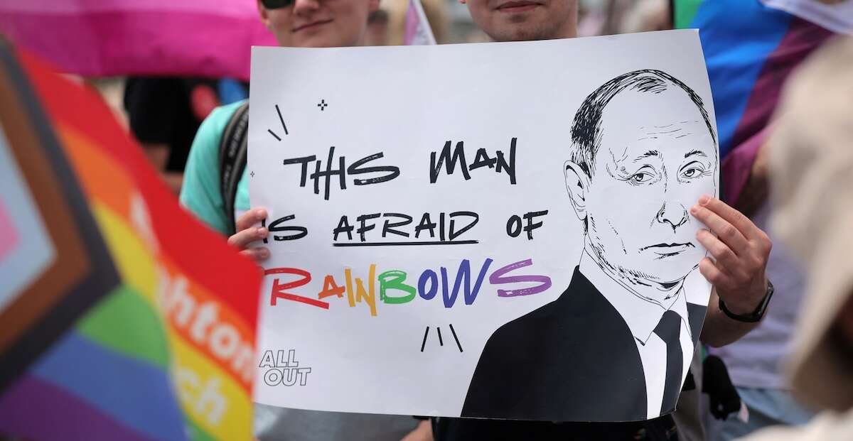 In Russia è morto in carcere un uomo accusato di organizzare viaggi per la comunità LGBTQ+Al suo avvocato è stato detto che si è suicidato