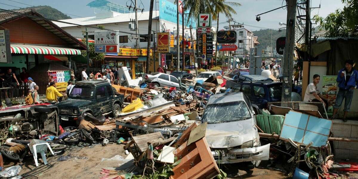 Lo tsunami nell’oceano Indiano, vent’anni faUn terremoto e il successivo maremoto del 26 dicembre 2004 causarono decine di migliaia di morti tra Indonesia, India, Thailandia e Sri Lanka