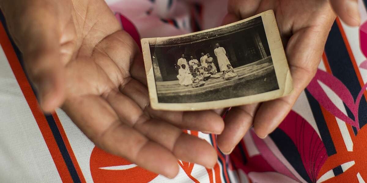 Le cinque donne che hanno fatto causa al BelgioE l'hanno vinta: da bambine furono sottratte alle loro famiglie nel Congo coloniale, e subirono gravi abusi in strutture religiose