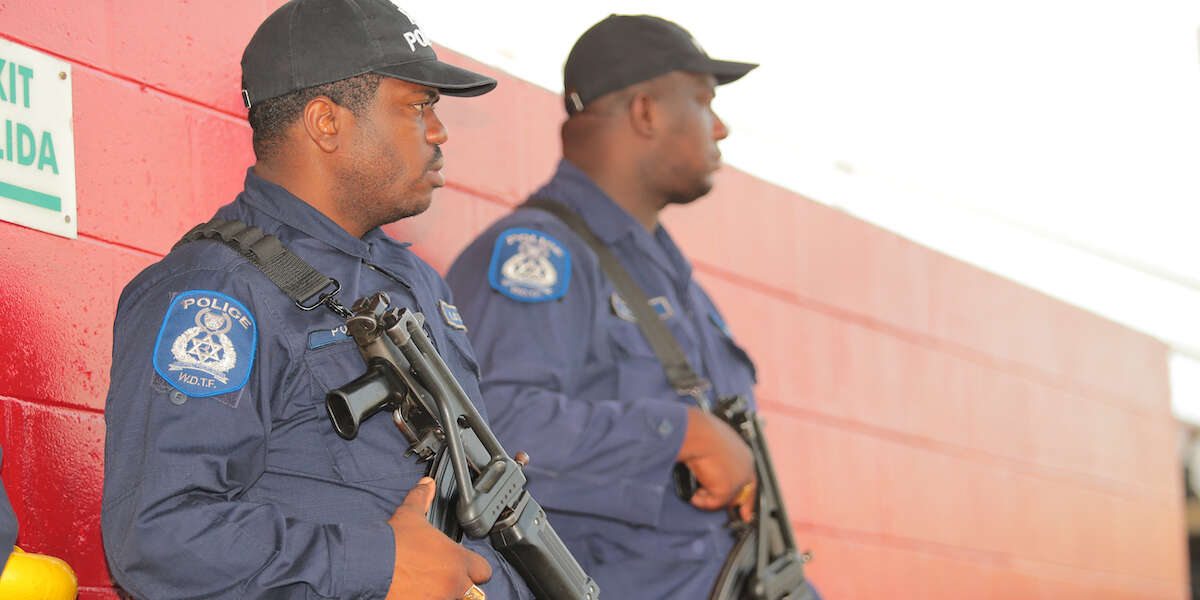 Trinidad e Tobago ha dichiarato lo stato d’emergenza per gestire alcuni scontri fra gang criminali