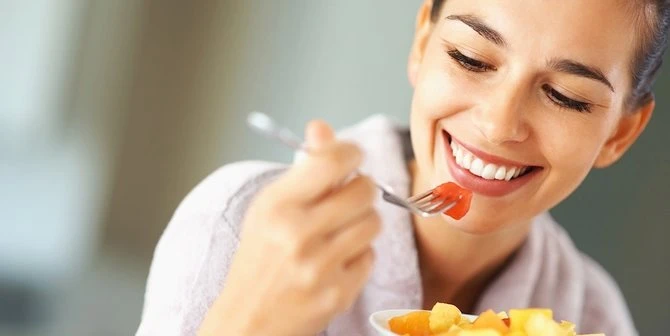 Mengunyah Makanan Hanya pada Satu Sisi Mulut Bisa Timbulkan Sejumlah Masalah
