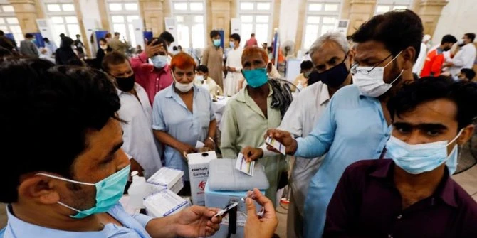 Pakistan Blokir Nomor Ponsel Warga & Hentikan Gaji PNS Jika Tolak Vaksinasi Covid-19