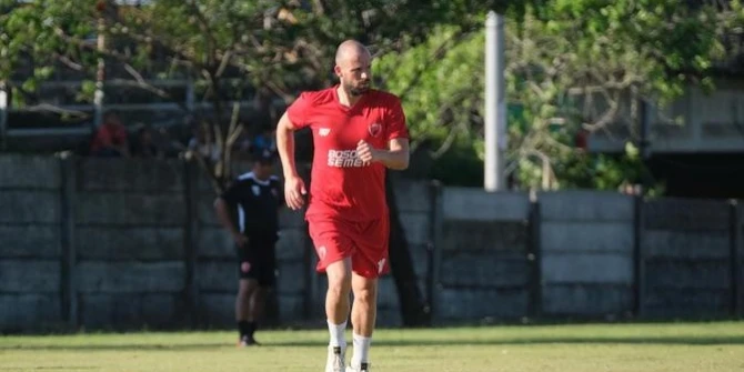 Liga 1: Syamsuddin Batola Memuji Semangat Anco Jansen Ikuti Latihan Perdana di PSM