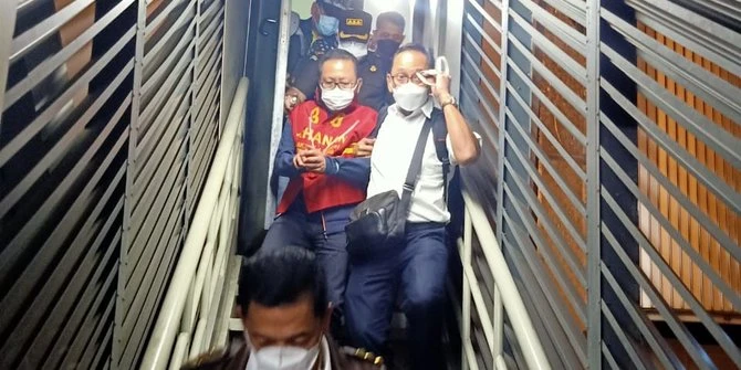 Tiba di Bandara Soekarno-Hatta, Adelin Lis Langsung Digelandang ke Mobil Tahanan