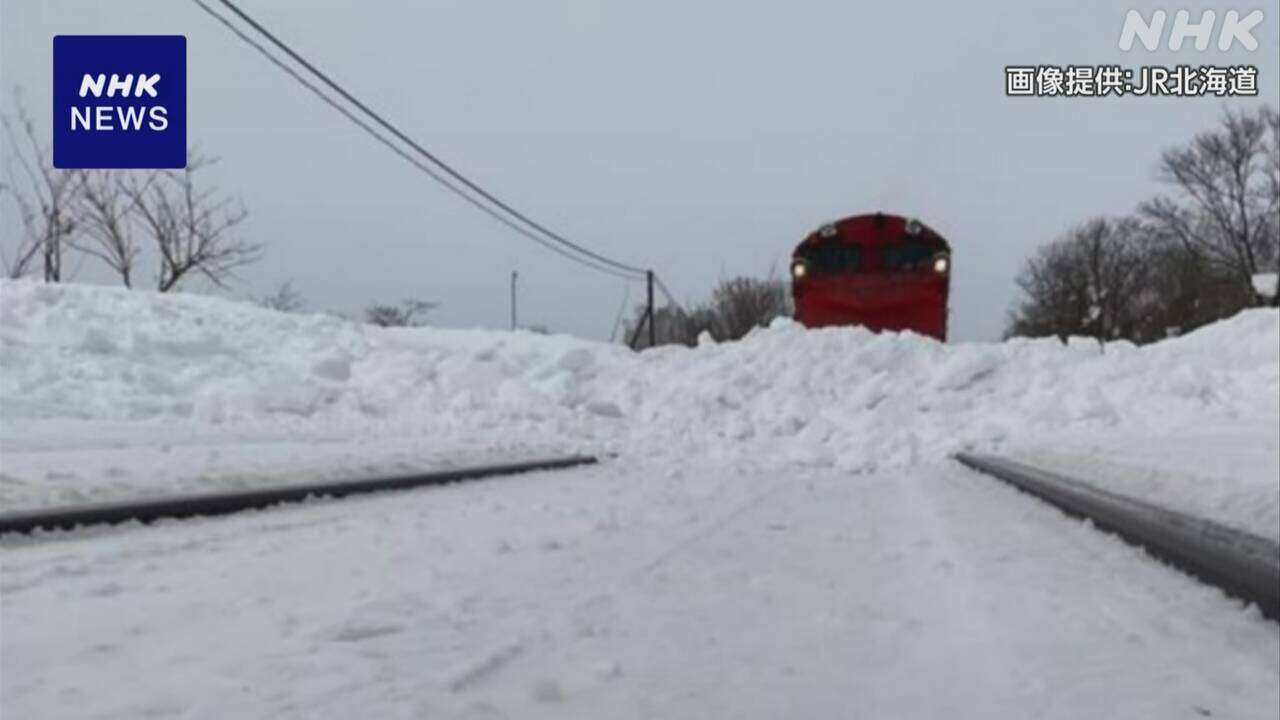 線路上に雪の塊でラッセル車急停止 撮影のため置いたか 北海道