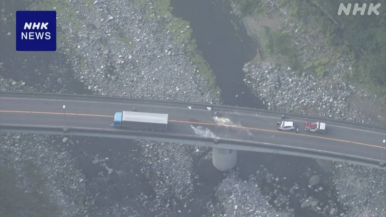 神奈川 山北町 大型トラックと乗用車 正面衝突 5人搬送1人死亡