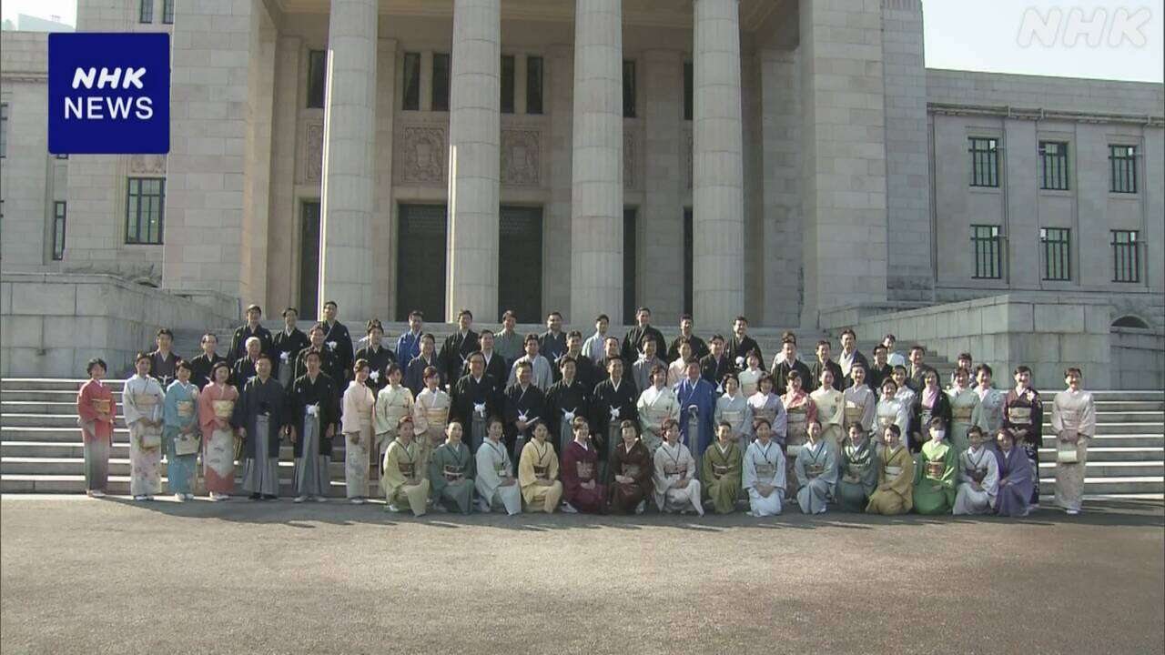 「和装振興議員連盟」衆参約60人の議員 着物姿で写真撮影