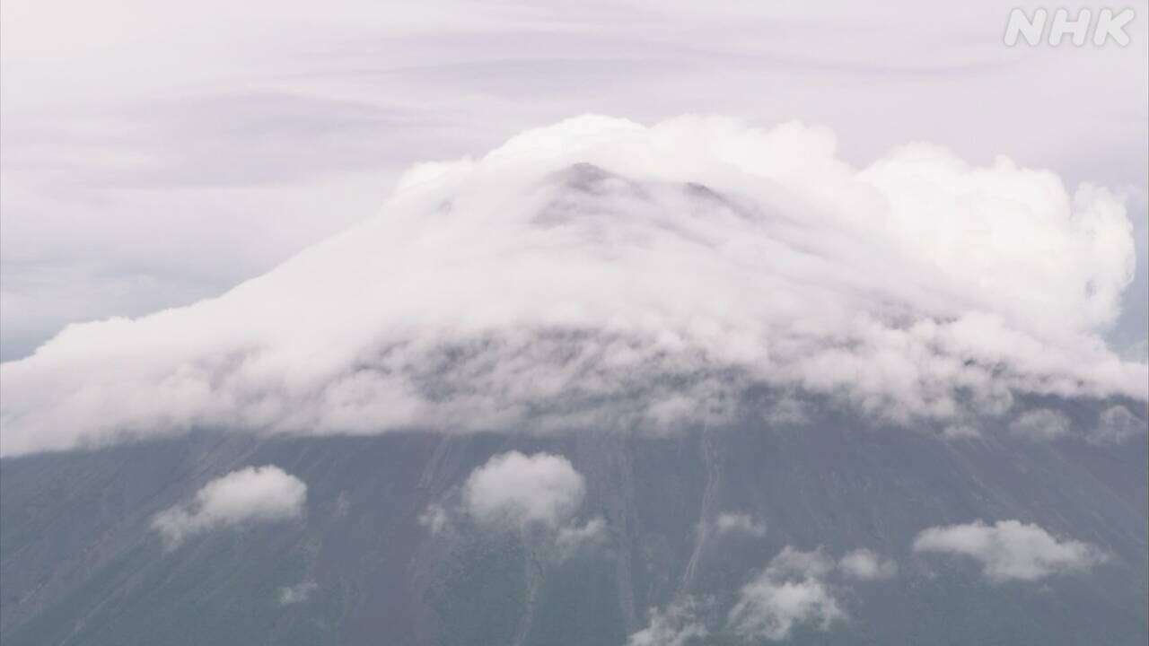 山開きの富士山で 男性が山頂付近から転落 意識不明の重体