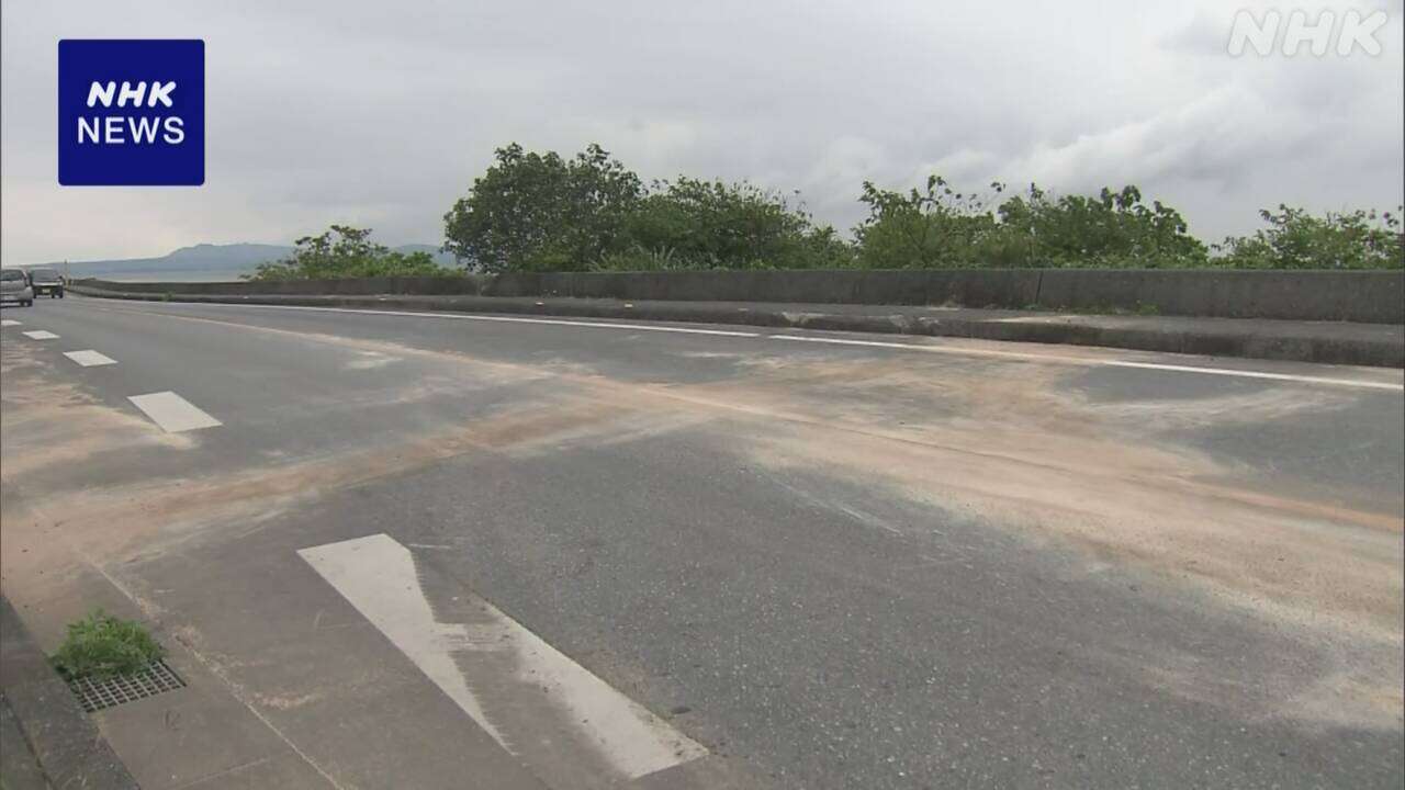 沖縄 軽乗用車とダンプカーなど3台からむ事故 2人が意識不明