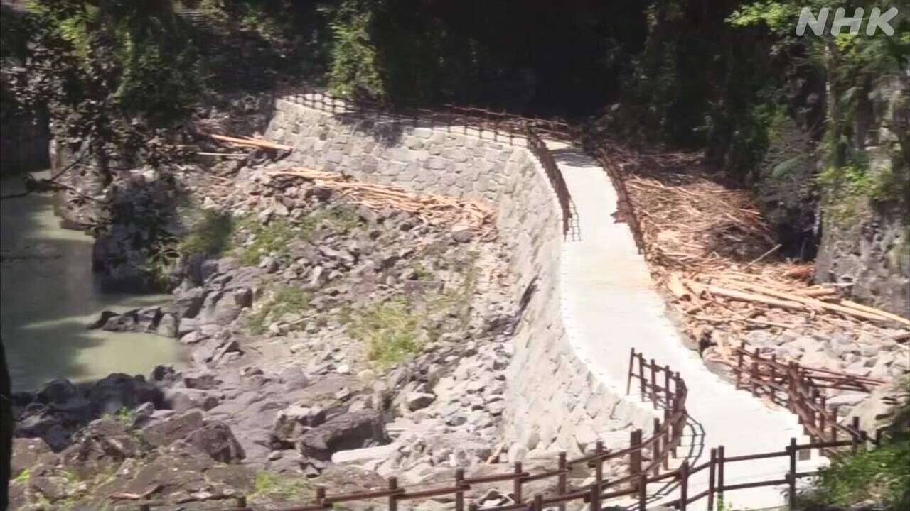 宮崎 高千穂峡 台風10号の大雨で遊歩道の柵が流される