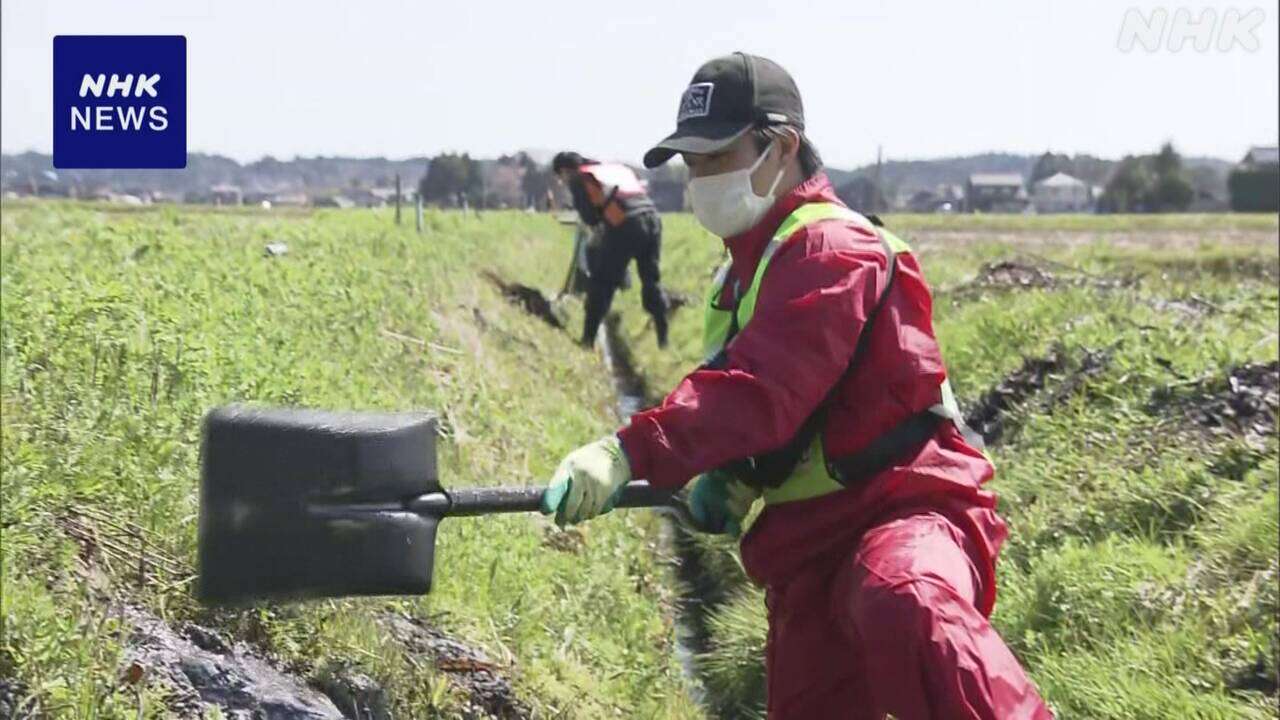 被災農家支援 ボランティアが田んぼの水路 土砂撤去 石川 珠洲