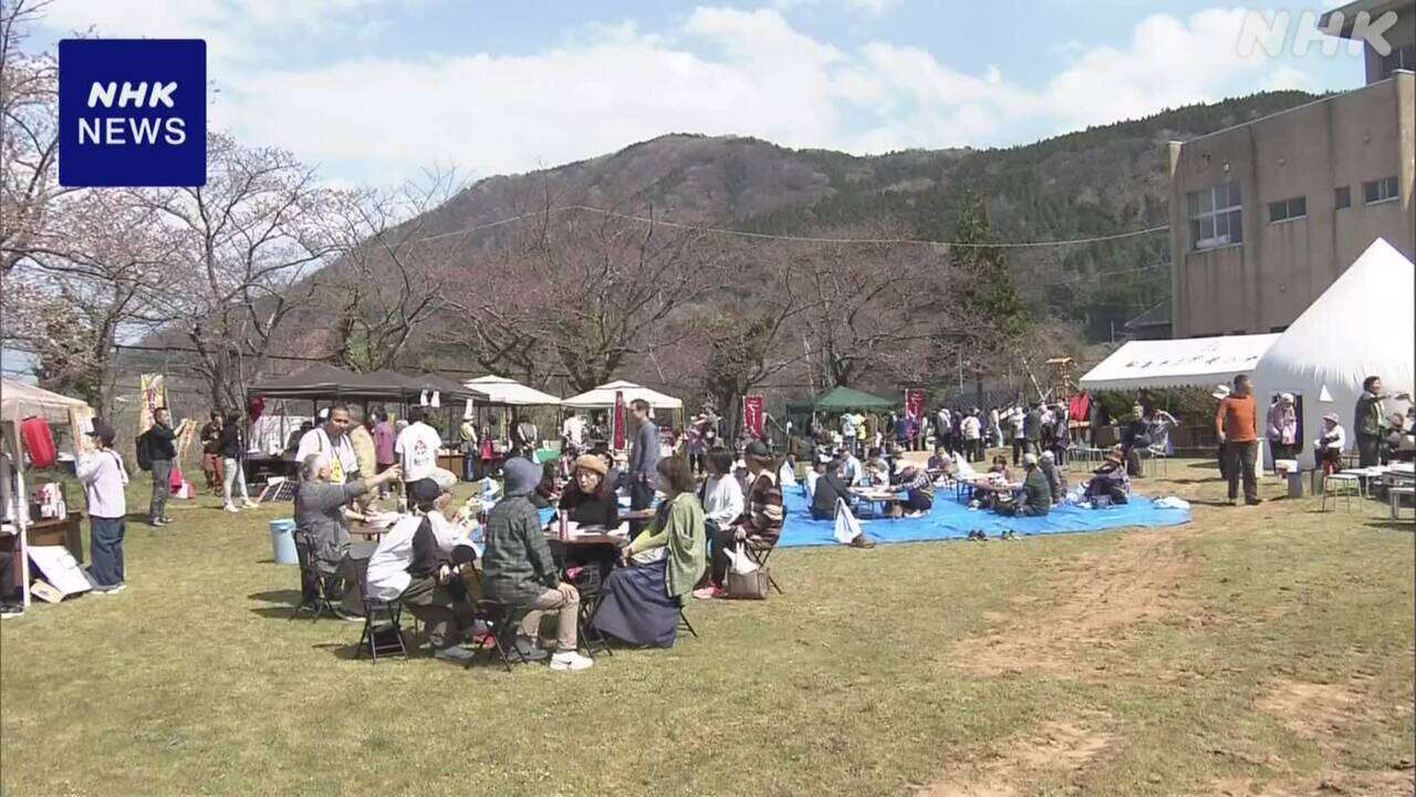 石川 避難の住民 桜のもとで地元に戻ることを誓い合う