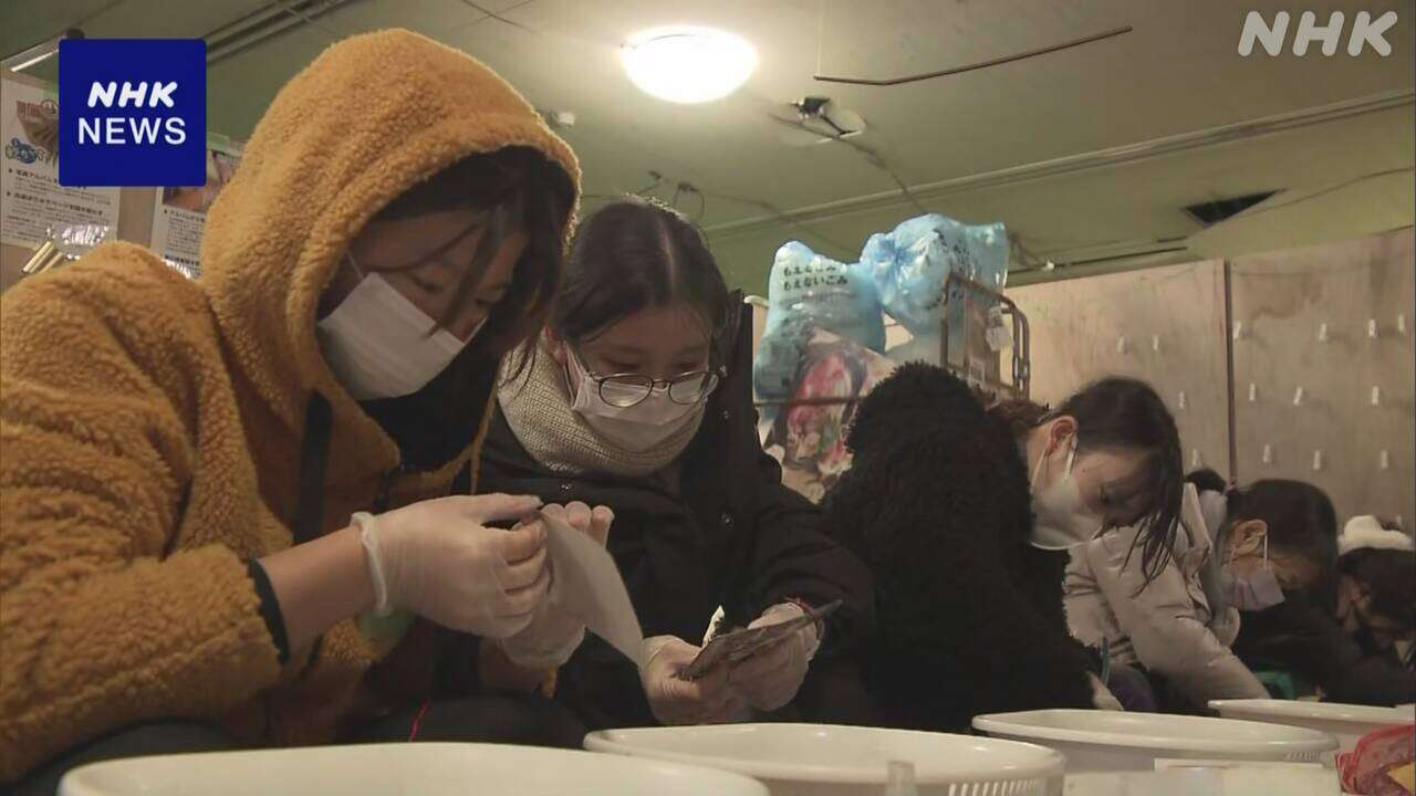 石川 輪島 豪雨で汚れた写真 高校生がきれいに洗って持ち主に