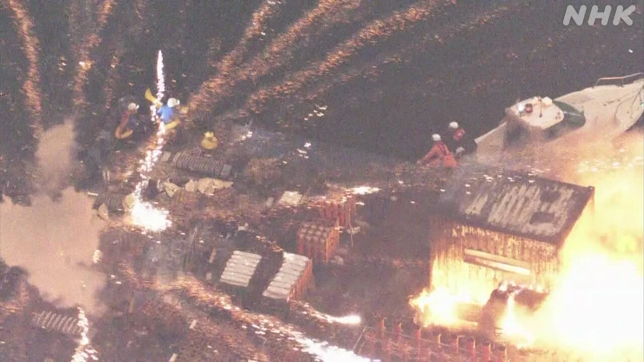花火大会で台船炎上 初期に打ち上げ中止操作行うも停止せず
