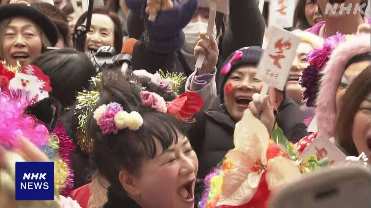 大阪 東大阪の神社で「お笑い神事」大笑いで新年の幸福願う