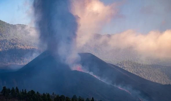 Tenerife tsunami warning: 'Catastrophic' volcano eruption could 'devastate' Canary Islands