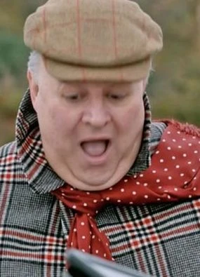Antiques Road Trip expert gobsmacked as tiny vase sells for six times its estimation