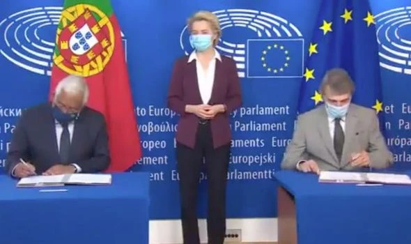 Von der Leyen snubbed again! European chief left standing awkwardly after seats taken