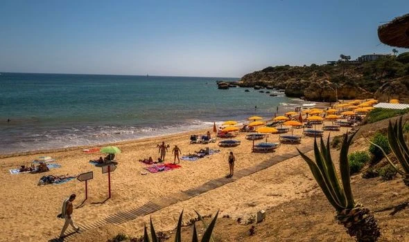 Holidays under threat: Ministers face anger over ‘green list’ disaster – ‘Ignoring advice’