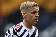 Man Utd star Donny van de Beek 'offers himself to Barcelona'