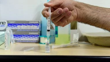 EN DIRECT - Covid-19 : plus de 748.000 doses de vaccins injectées en 24h, un record