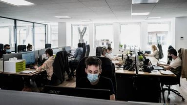 Fin du télétravail à 100% : nos conseils aux salariés pour aborder en douceur leur retour au bureau
