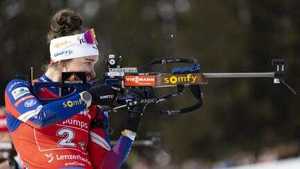 Biathlon : intouchable, le relais féminin tricolore sacré champion du monde pour la deuxième année consécutive