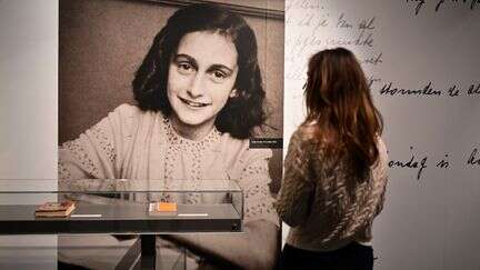 Une exposition à New York sur Anne Frank présente une réplique de son appartement clandestin