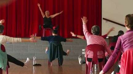 Morbihan : à 90 ans, elle est prof de gym pour les seniors