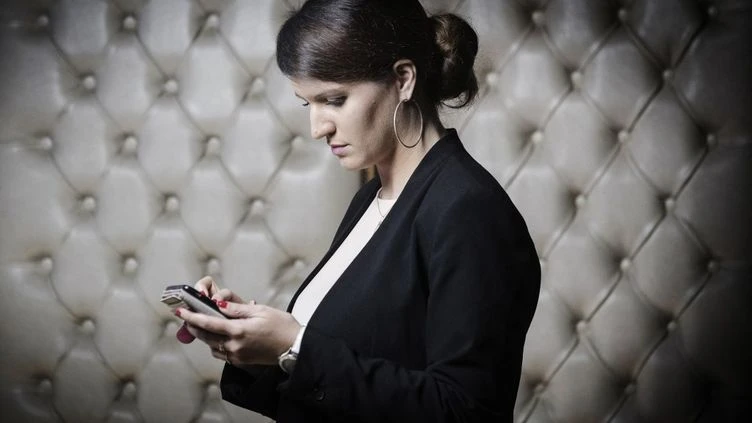 Elections régionales en Ile-de-France : six appels en absence, un texto et une conversation avec Marlène Schiappa... On a testé le dispositif 