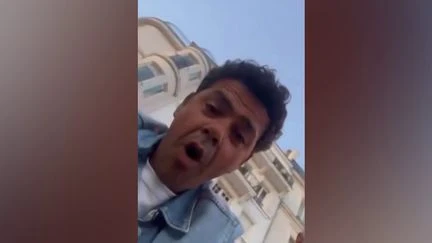 Insolite : Jamel Debbouze croise un pêcheur de silure, près de la Seine, à Paris