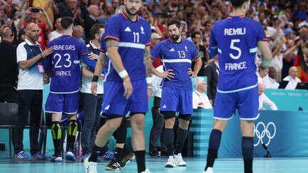 La perte de balle fatale qui coûte la qualification en demi-finales aux handballeurs français dans les dernières secondes de jeu