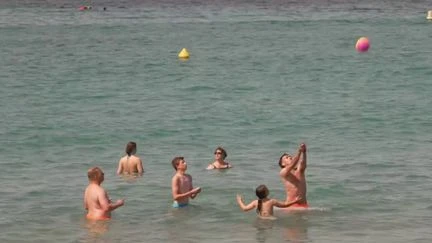 Vacances : des budgets réduits et des séjours plus courts pour les Français en 2025