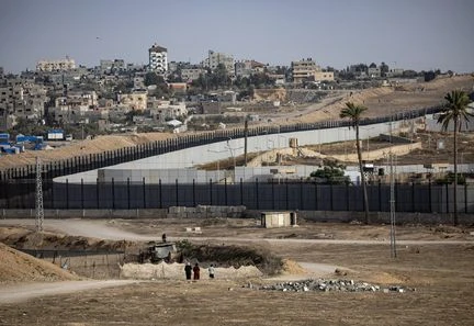 Guerre entre Israël et le Hamas : pour les Palestiniens qui parviennent à quitter la bande de Gaza, l'Égypte ne peut être qu'une étape