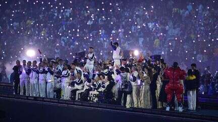 Paralympiques 2024 : une flamme soufflée à six, le set surprise de Martin Solveig, le Stade de France qui s'embrase... Les plus beaux moments de la cérémonie de clôture