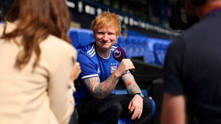 Le chanteur Ed Sheeran recruteur surprise pour l'équipe de foot britannique d'Ipswich