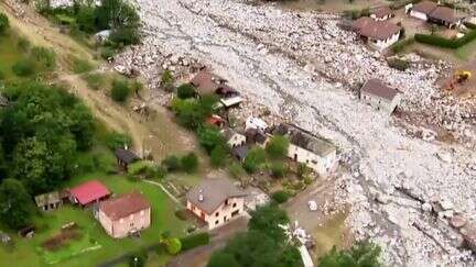 Eurozapping : la Suisse sous le choc d'un glissement de terrain meurtrier