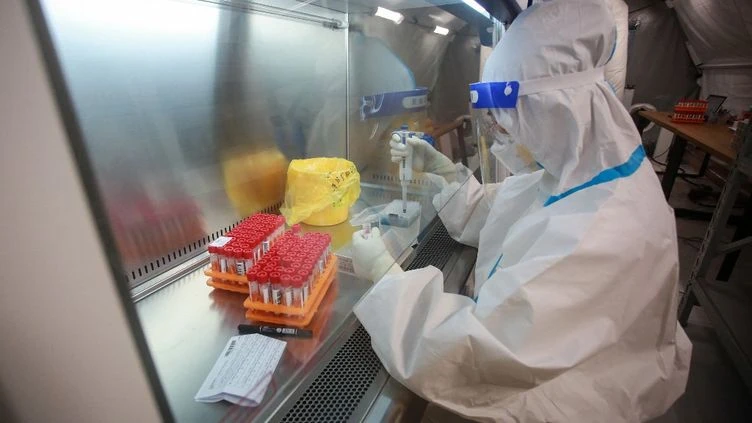 Covid-19 : plusieurs traitements prometteurs contre le virus sont à l'étude