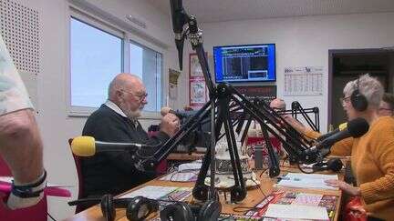 Seniors : dans la Sarthe, une radio qui fait chanter les Anciens