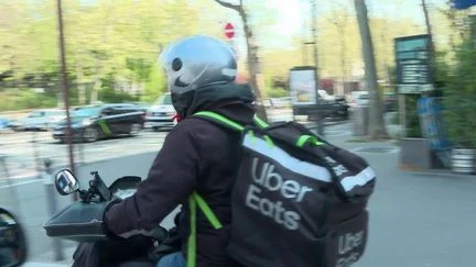 Uber Eats : la plateforme instaure une rémunération minimale de 3 euros par course pour ses livreurs