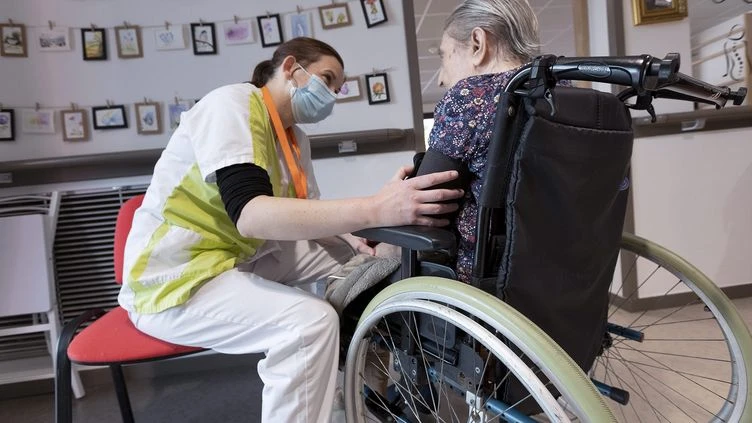 DIRECT. Covid-19 : 81% des résidents d'Ehpad désormais vaccinés, seulement 42% des professionnels du secteur